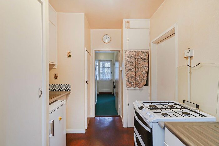 3 Bedroom End Of Terrace House For Sale In Newington Avenue, Southend-On-Sea, SS2