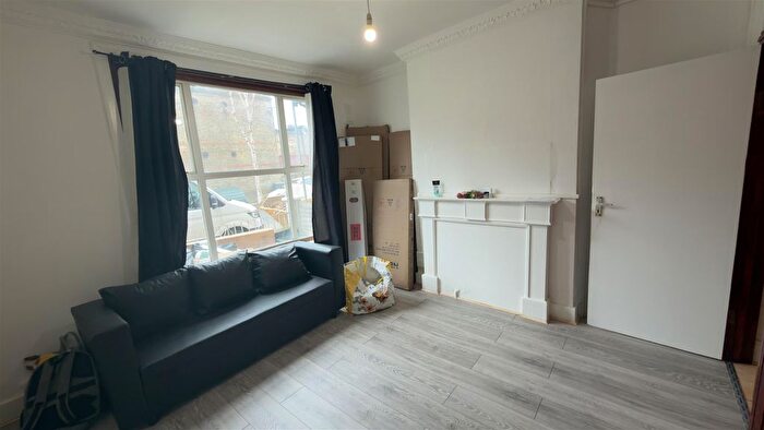 1 Bedroom Flat To Rent In Playford Road, Islington, N4