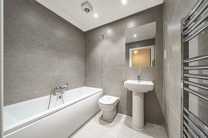3 Bedroom Terraced House For Sale In Kingston Road, New Malden, KT3