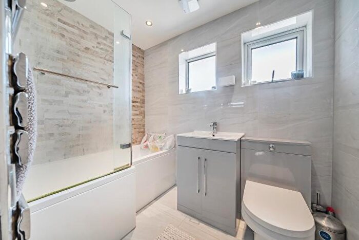 3 Bedroom End Of Terrace House For Sale In Thursland Road, Sidcup, DA14