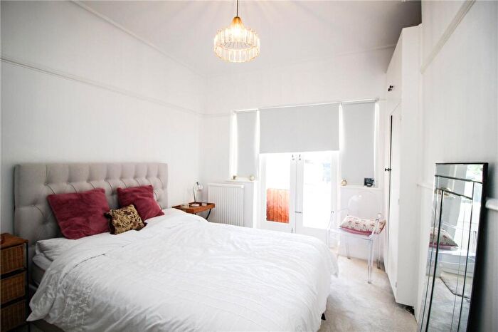 2 Bedroom Apartment For Sale In Southbourne Grove, Westcliff-on-Sea, Essex, SS0