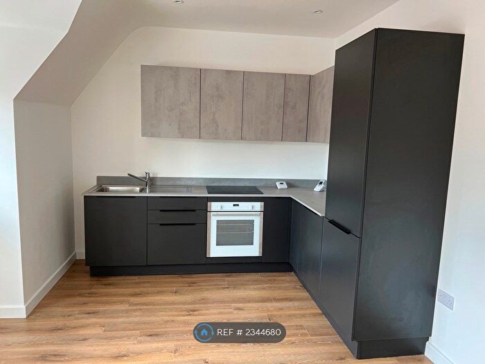 1 Bedroom Flat To Rent In Station Road, Beaconsfield, HP9