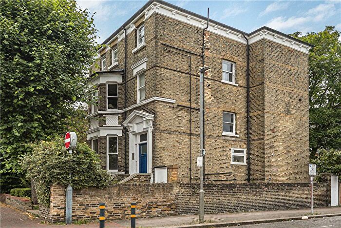 2 Bedroom Flat To Rent In Oxford Road, Putney, SW15