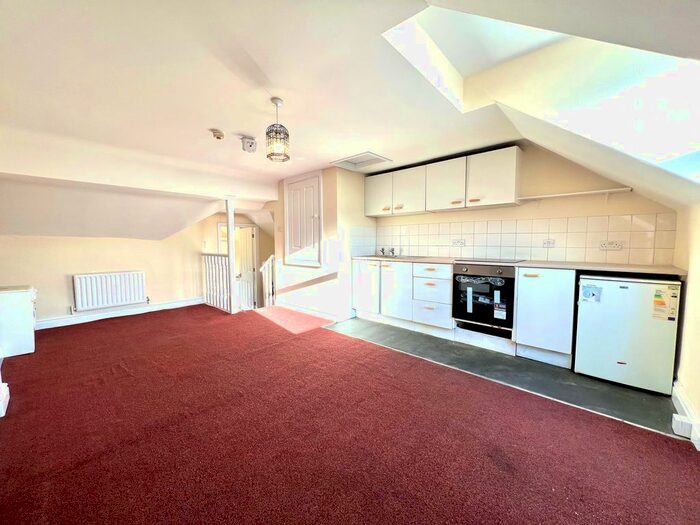 1 Bedroom Studio To Rent In Flat 3, 5 Cameron Grove, York, North Yorkshire YO23