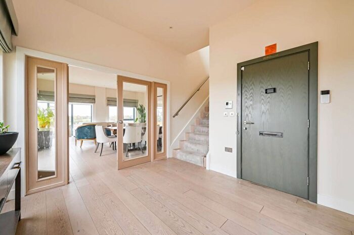 5 Bedroom Flat To Rent In Beaufort Square, Colindale, London, NW9