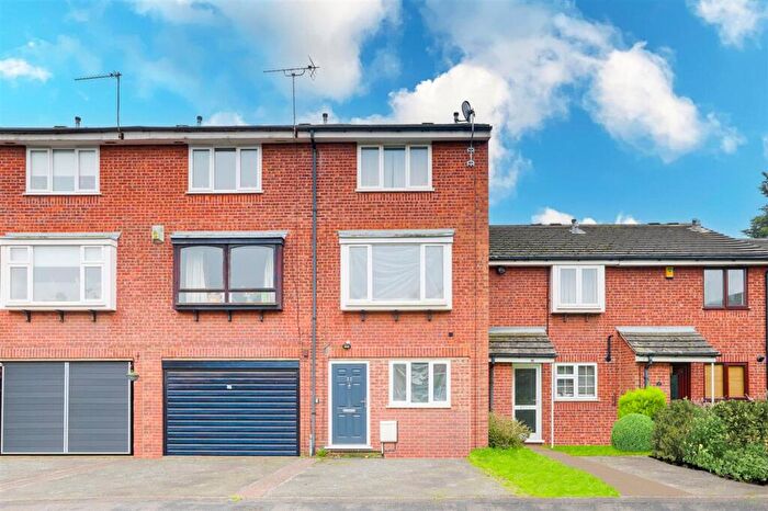 4 Bedroom Terraced House For Sale In Mickledon Close, Nottingham, NG2