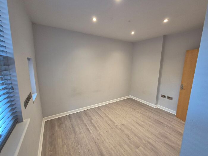 3 Bedroom Flat To Rent In Swinley Road, Wigan, WN1