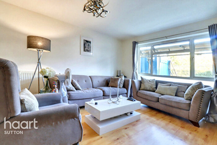 2 Bedroom Flat For Sale In Thicket Road, Sutton, SM1