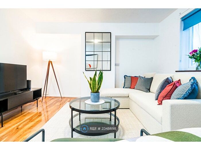 3 Bedroom Semi-Detached House To Rent In Fleetwood Road, Kingston Upon Thames, KT1