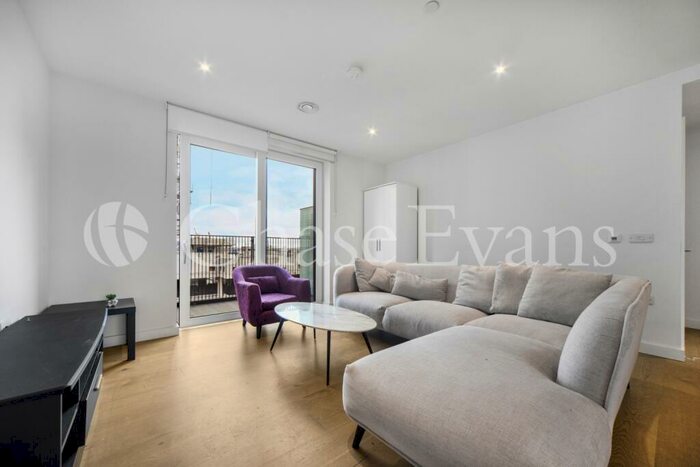 3 Bedroom Flat To Rent In Levy Building, Elephant Park, Heygate Street, Elephant & Castle, London, SE17