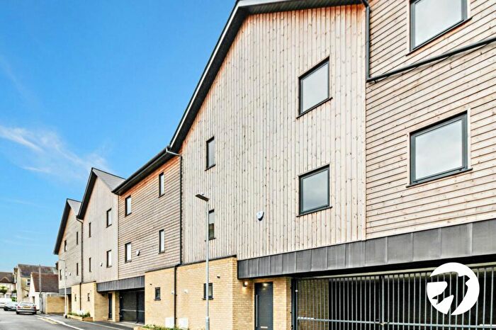 2 Bedroom Town House To Rent In Alfred Road, Gravesend, Kent, DA11