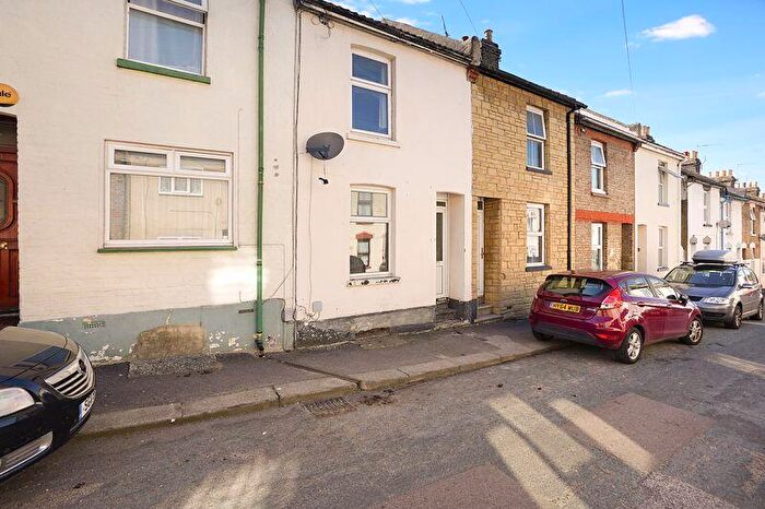 3 Bedroom Terraced House To Rent In Charter Street, Chatham, ME4