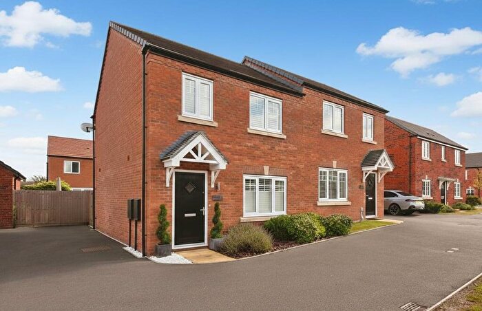 3 Bedroom Semi-Detached House To Rent In Warminster Close, Rugby, CV23