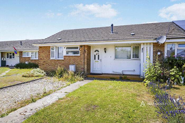 2 Bedroom Bungalow To Rent In Oxford Close, Kirtlington, Kidlington, OX5