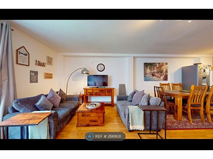 2 Bedroom Flat To Rent In Southwark Park Road, London, SE16