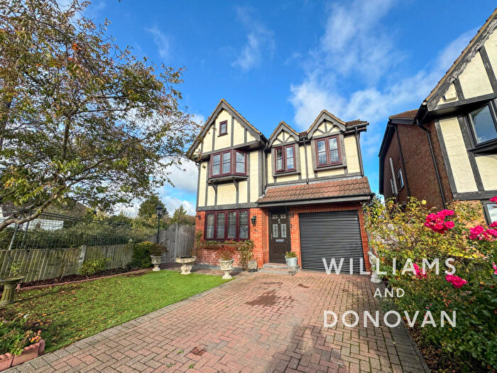 4 Bedroom Detached House For Sale In Albert Road, Ashingdon, SS4