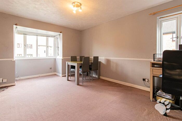 2 Bedroom Flat For Sale In Copperfields, Laindon, SS15