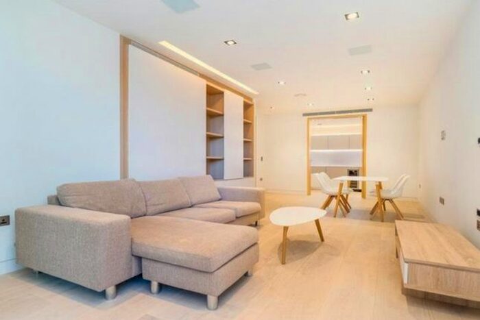 2 Bedroom Flat To Rent In Duchess Walk, London, SE1