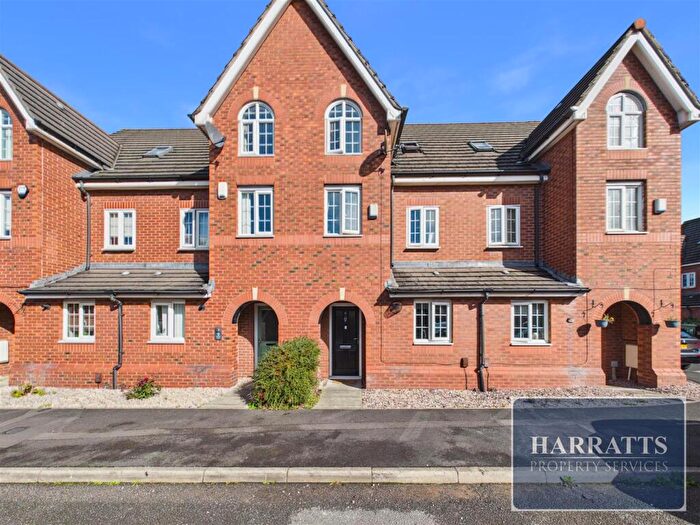 3 Bedroom Town House For Sale In Kennett Drive, Bredbury, Stockport, SK6