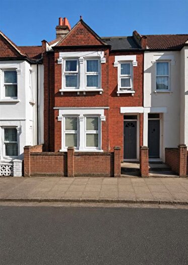 Studio To Rent In Woodcote Place, London, SE27