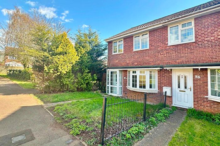 3 Bedroom Terraced House For Sale In Sussex Drive, Banbury, OX16