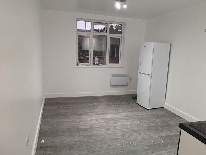 Studio To Rent In Turnpike Lane, N8