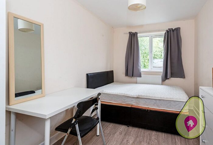 6 Bedroom Semi-Detached House To Rent In Cricket Road, Oxford, OX4