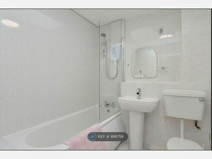 2 Bedroom Flat To Rent In South Gyle Road, Edinburgh, EH12