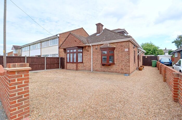 5 Bedroom Detached Bungalow For Sale In Briscoe Road, Rainham, RM13