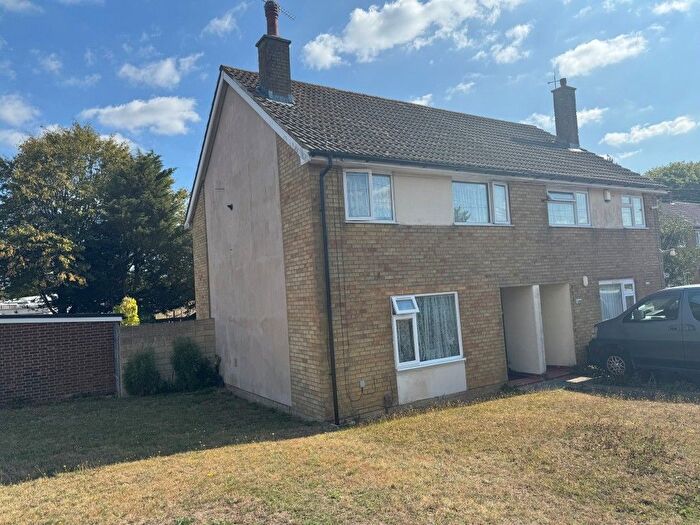 3 Bedroom Semi Detached House For Sale In Noakes Meadow, Ashford, Kent, TN23
