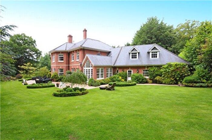 5 Bedroom Detached House To Rent In Albany Close, Esher, KT10