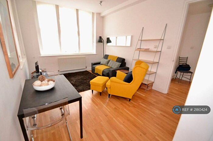 1 Bedroom Flat To Rent In Cathedral Court, London, EC4V
