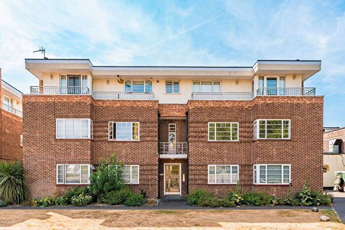 2 Bedroom Flat To Rent In London Road, Twickenham, TW1