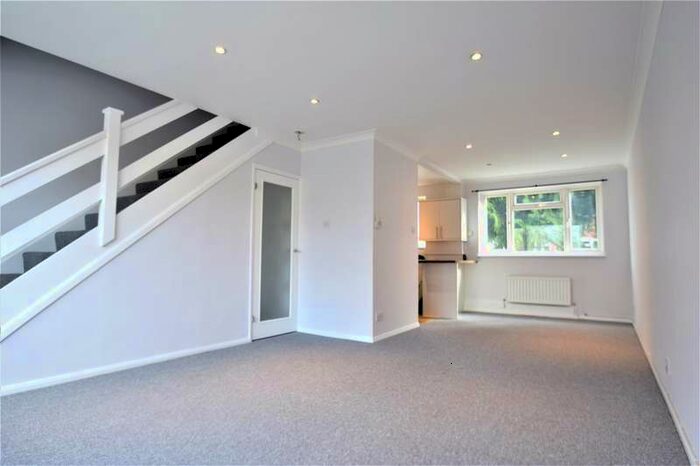2 Bedroom Flat To Rent In Burnt Ash Road, London, SE12