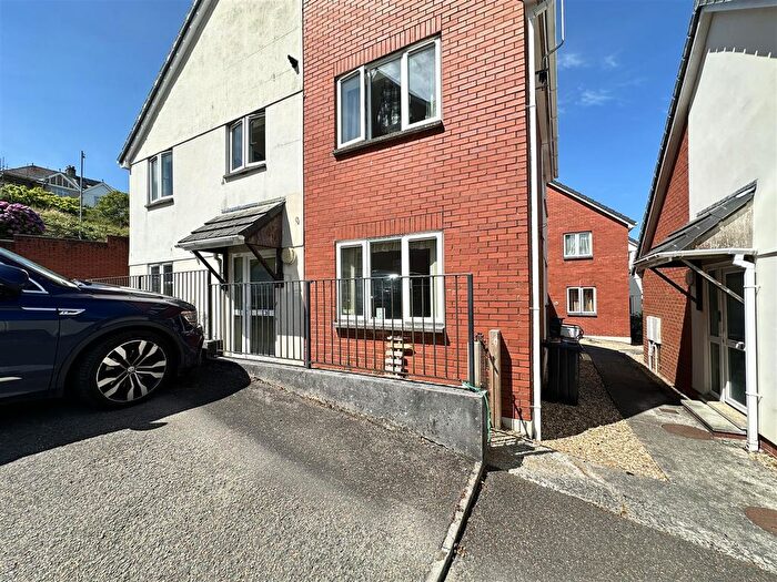 2 Bedroom Flat For Sale In Tavistock Road, Launceston, PL15