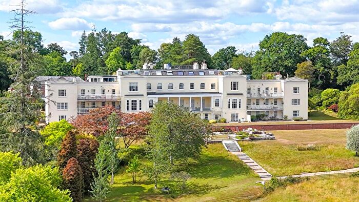 3 Bedroom Apartment To Rent In Swan Green, Emery Down, SO43