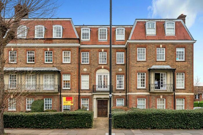 3 Bedroom Apartment To Rent In Fortis Green, London, N10