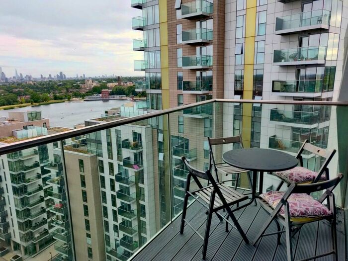 2 Bedroom Flat To Rent In Devan Grove, London, N4