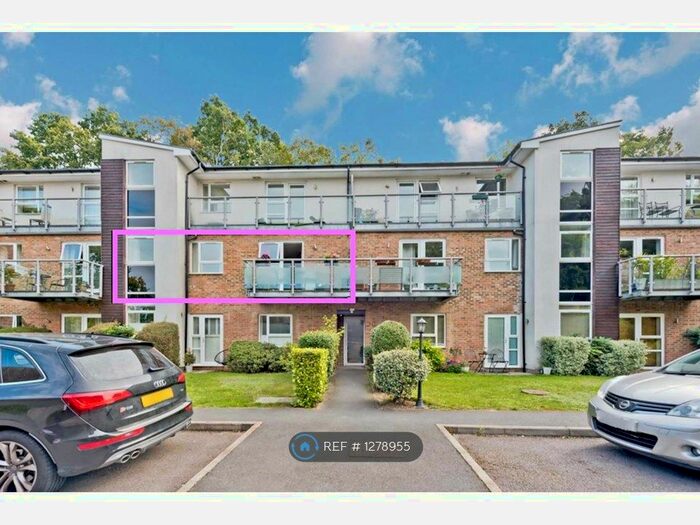 2 Bedroom Flat To Rent In Embercourt Road, Thames Ditton KT7