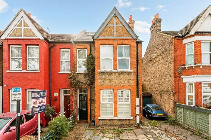 2 Bedroom Flat For Sale In Greenford Avenue, Hanwell, London, W7