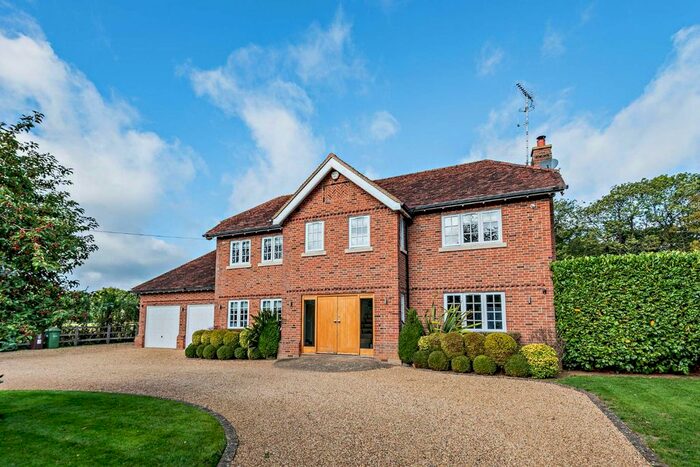 5 Bedroom Detached House For Sale In Annables Lane, Harpenden, Hertfordshire, AL5