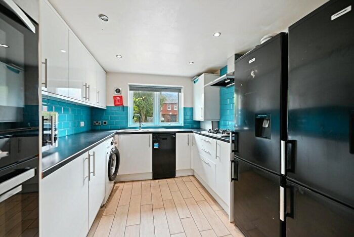 7 Bedroom Semi-Detached House To Rent In Cemetery Road, Sheffield, - Student/Shared Property, S11