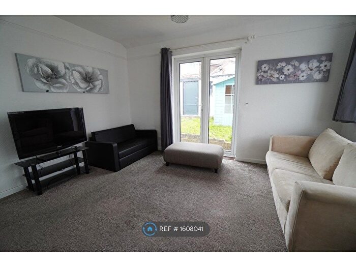 2 Bedroom Bungalow To Rent In Bedonwell Road, Bexleyheath, DA7
