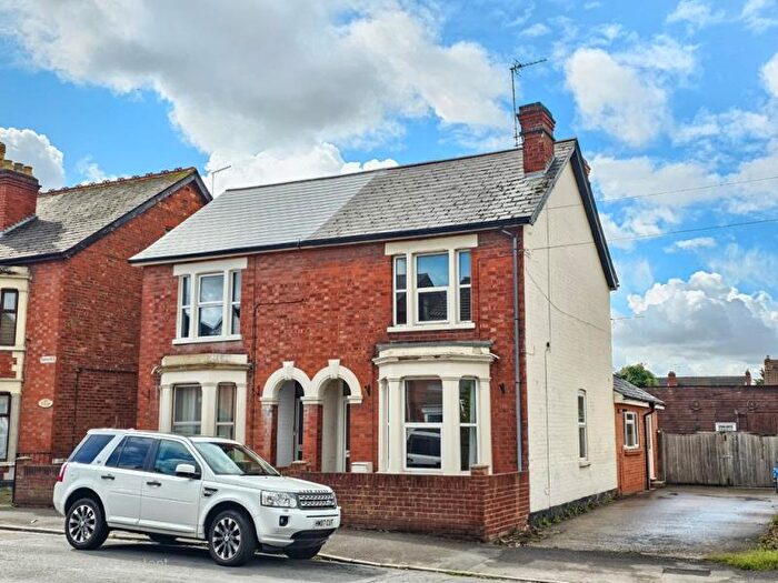 3 Bedroom Semi-Detached House To Rent In Linden Road, Linden, GL1