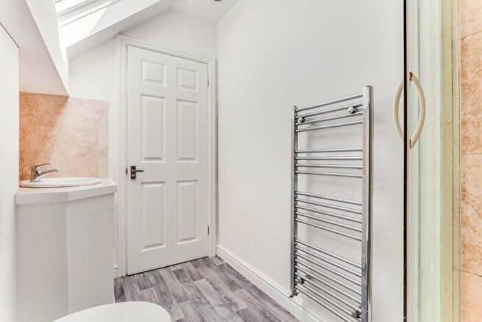 1 Bedroom Flat For Sale In Cyprus Street, Wakefield, WF1