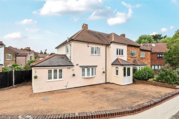 3 Bedroom Detached House For Sale In Foxbury Close, Bromley, BR1