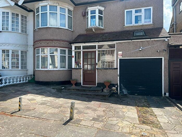 1 Bedroom Semi-Detached House To Rent In Stonehall Avenue, Redbridge, IG1