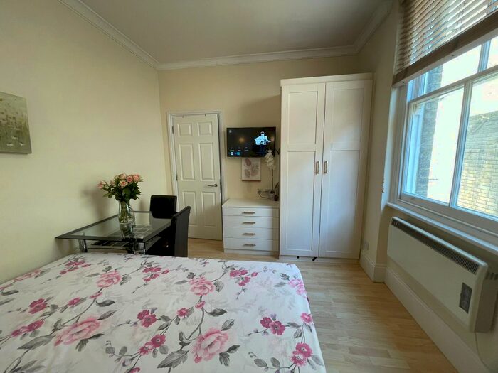 Studio To Rent In White Horse Street, London, W1J