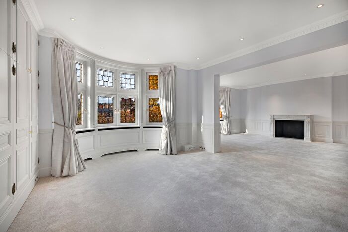 6 Bedroom Flat To Rent In Hyde Park Gate, Kensington, London, SW7