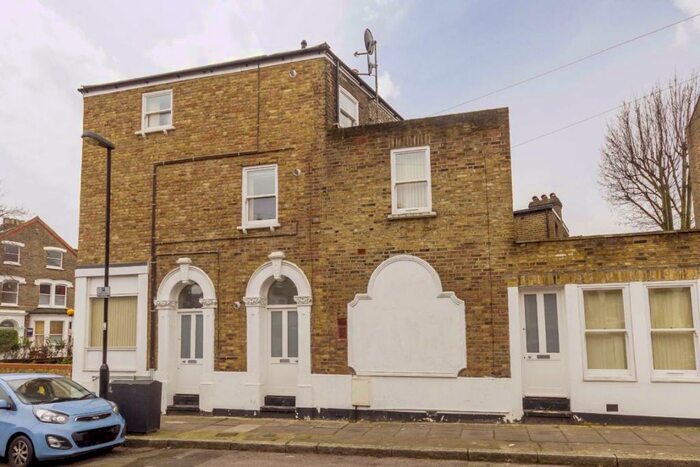 3 Bedroom Flat To Rent In Warrender Road, Warrender Road, N19